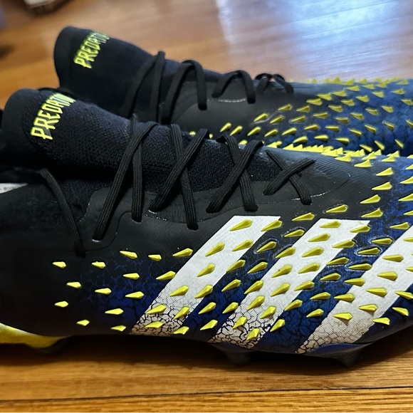 Adidas Predator Soccer Cleats size 11 - Picture 2 of 3